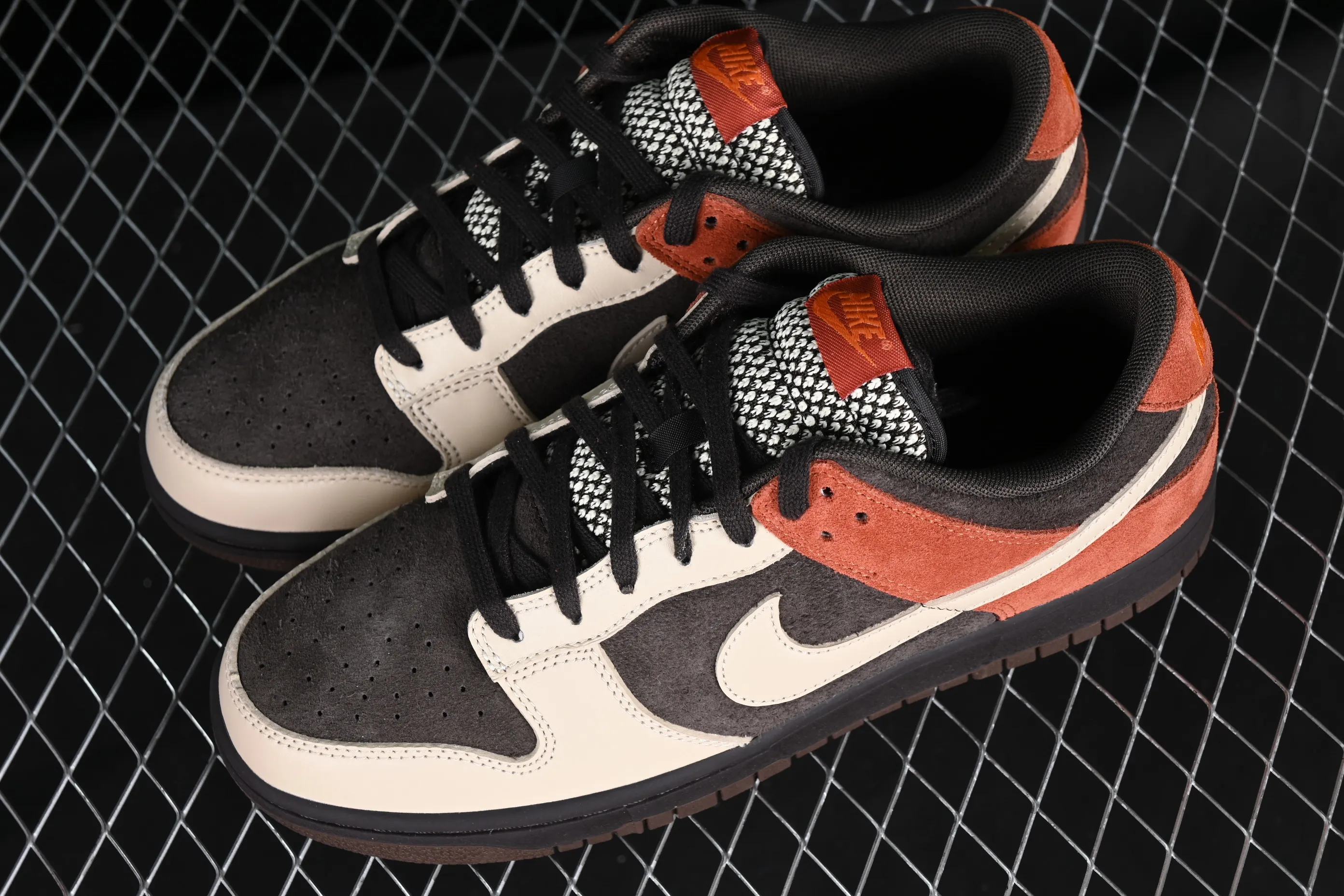 All categories Nk SB Dunk series Nk SB Dunk Low low-top sneakers M version pure original Nk Dunk Low "Red Panda" Red Panda SB low-top sports and leisure sneakers FV0395-200
